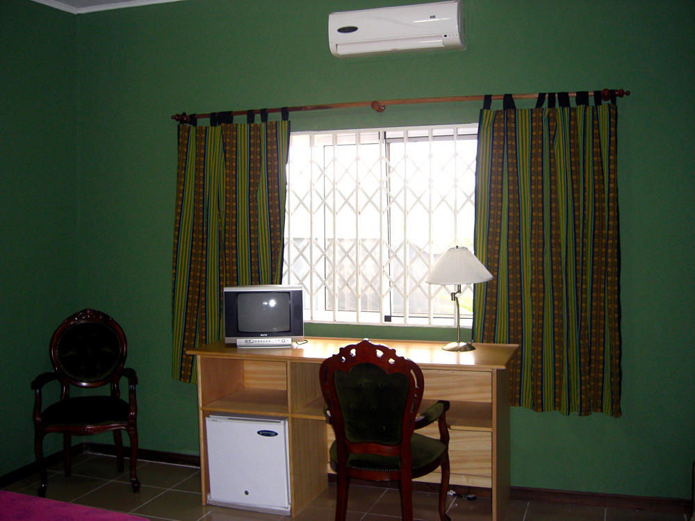 Jamaica Inn Guest House Botianaw Habitación foto